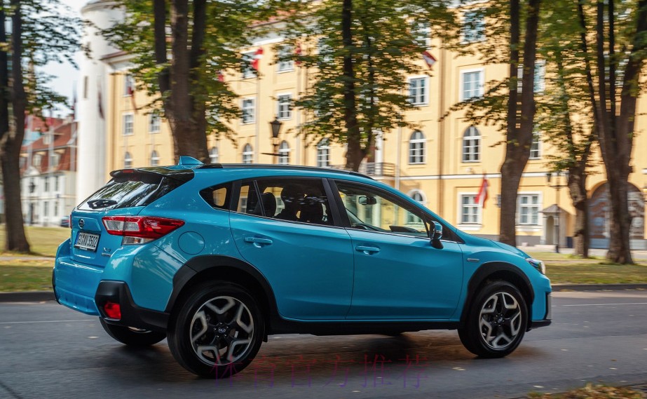 众国脚热衷试驾现代新款SUV 于海无证驾驶跑得欢