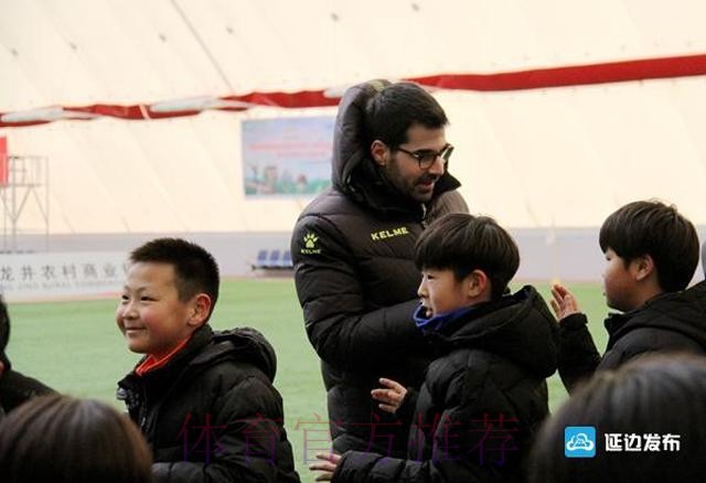 延边青训受益“百名外教项目” 西班牙教练费尔明爱旅游更爱足球 延边青训受益“百名外教项目” 西班牙教练费尔明爱旅游更爱足球